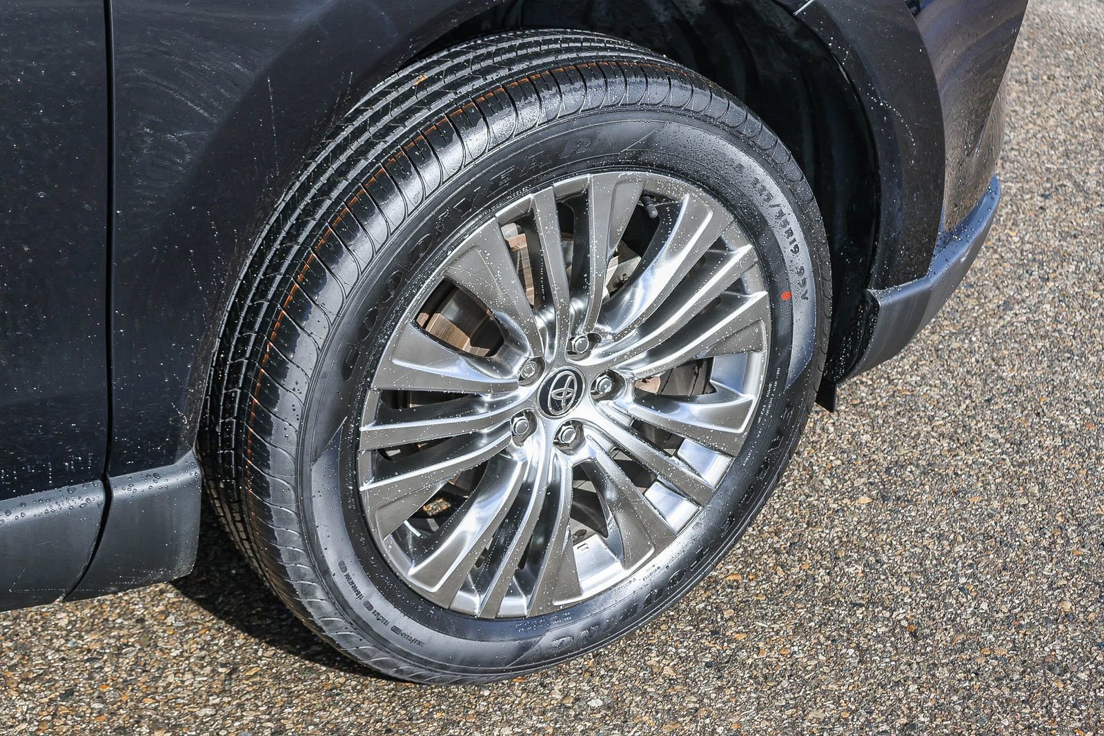 Used 2021 Toyota Venza Limited w/ Advanced Technology Package image 14