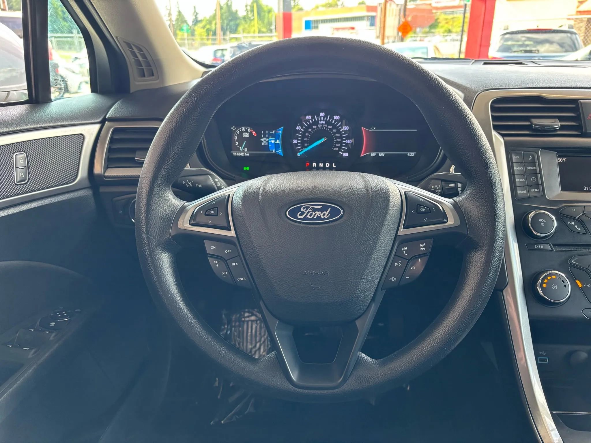 Used 2018 Ford Fusion SE image 16