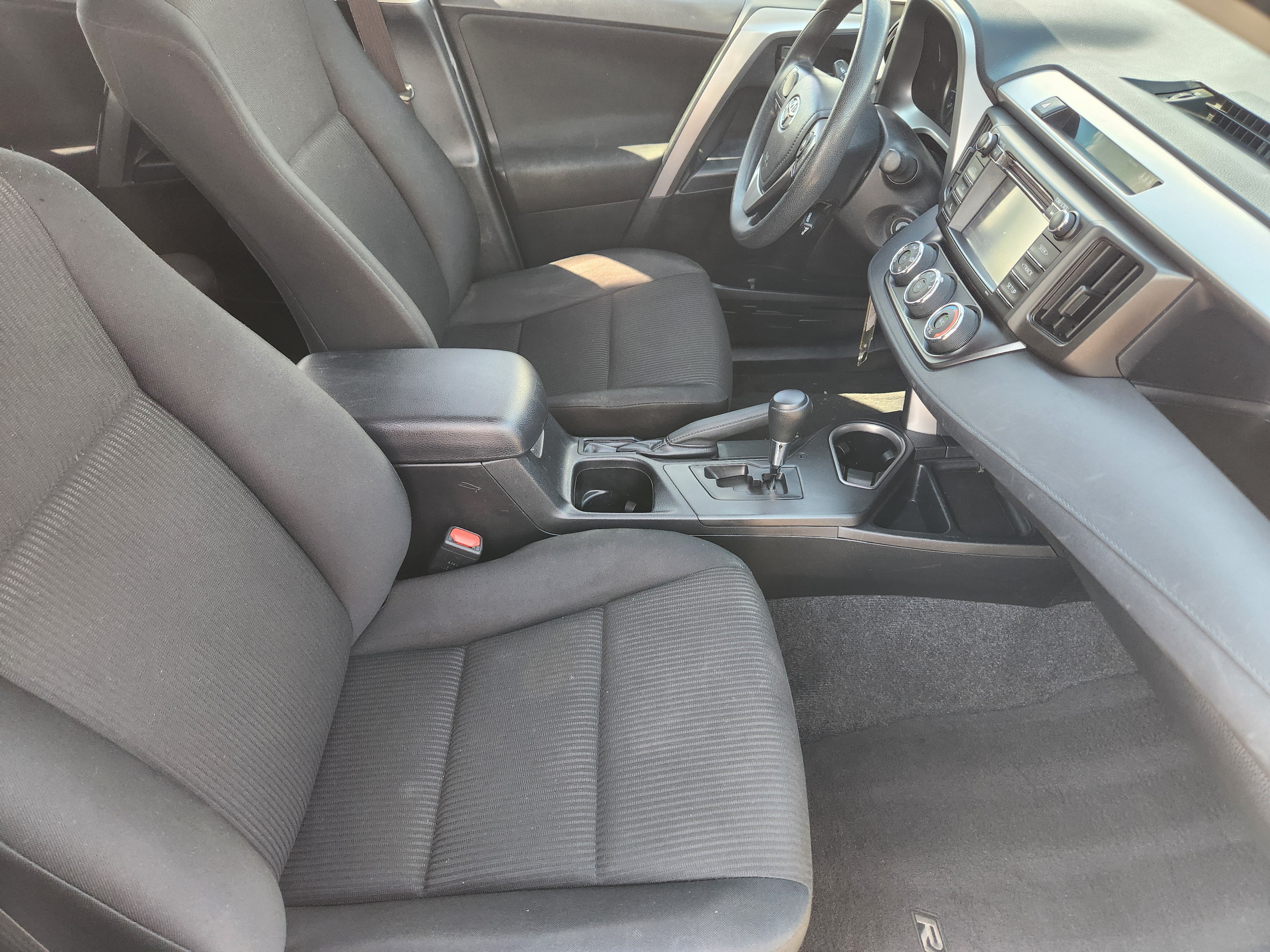 Used 2017 Toyota RAV4 LE FWD image 10