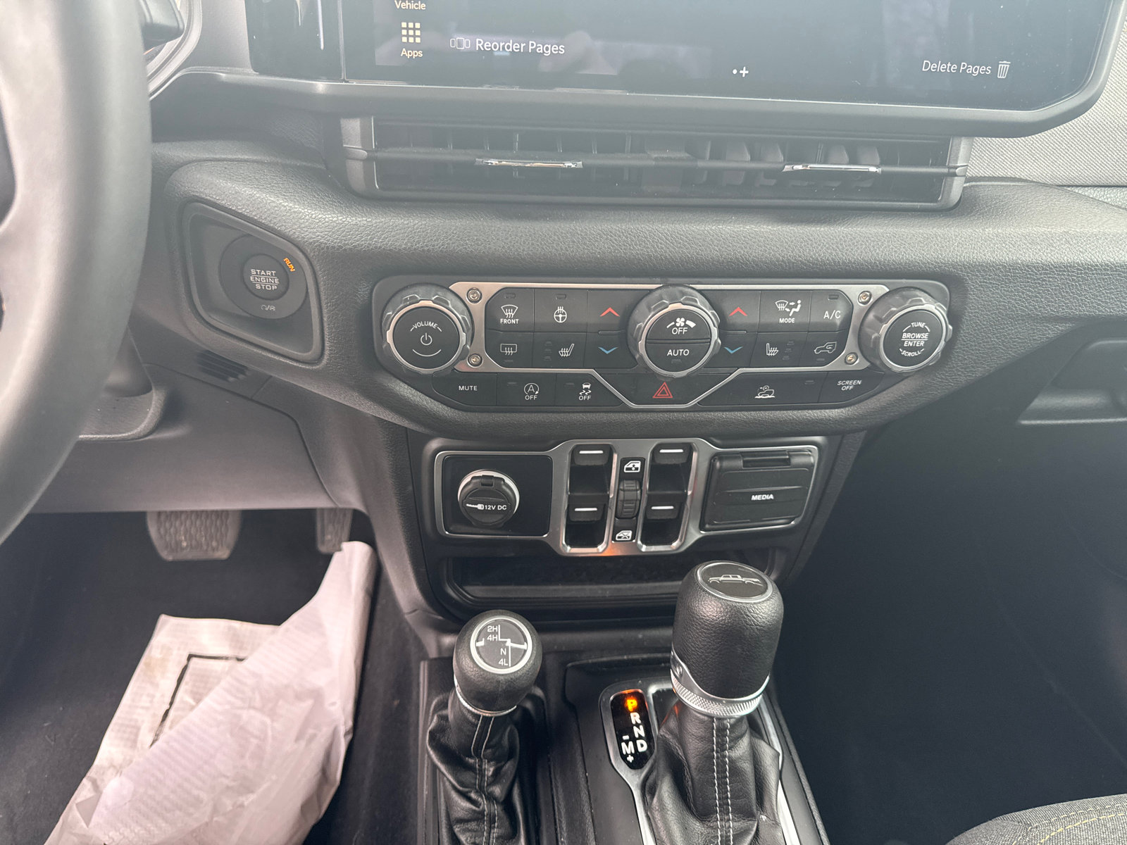 Used 2025 Jeep Gladiator Sport image 28