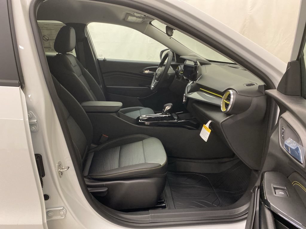 New 2026 Chevrolet Trax LT w/ Driver Confidence Package FWD image 15