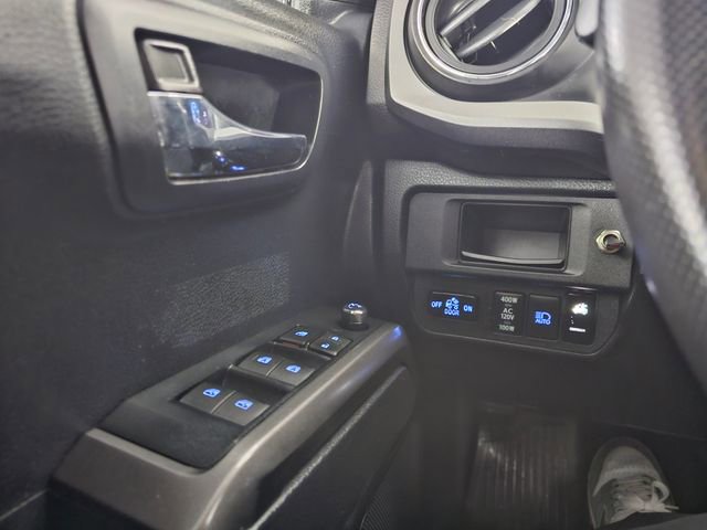 Used 2018 Toyota Tacoma TRD Off-Road w/ Technology Package image 35