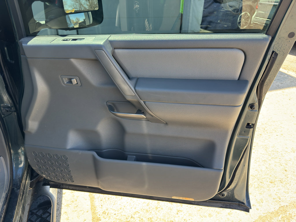 Used 2005 Nissan Titan LE w/ (R02) LE Off-Road Pkg image 27