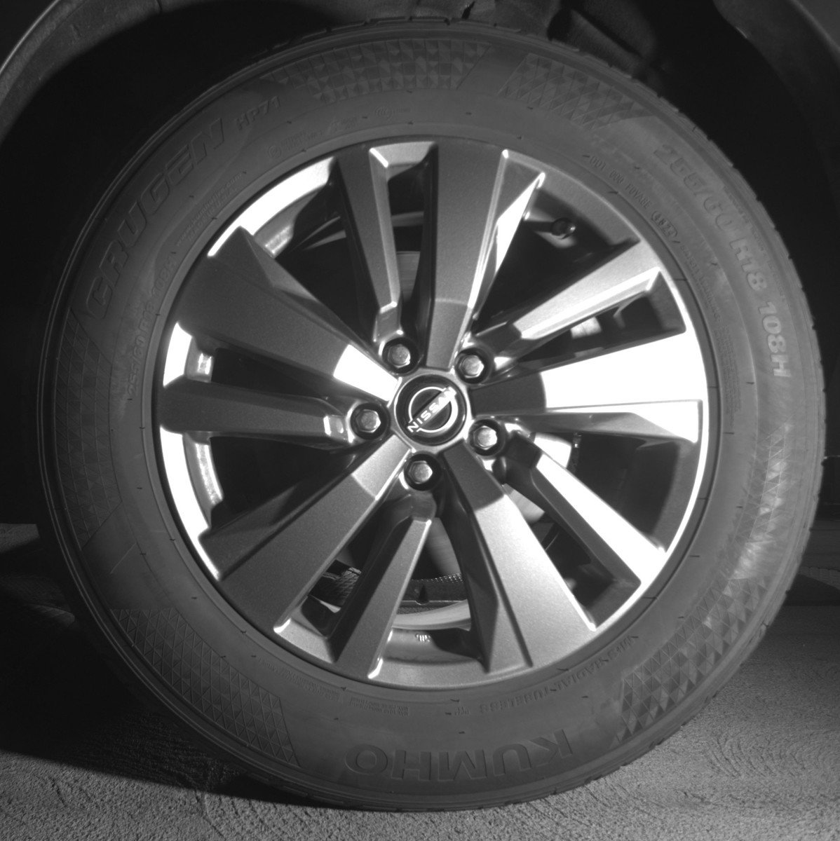 Used 2025 Nissan Pathfinder SV image 14