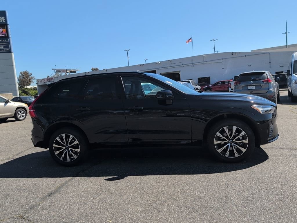 Used 2025 Volvo XC60 B5 Plus image 4