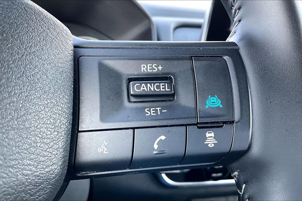 Used 2025 Nissan Rogue SV image 17