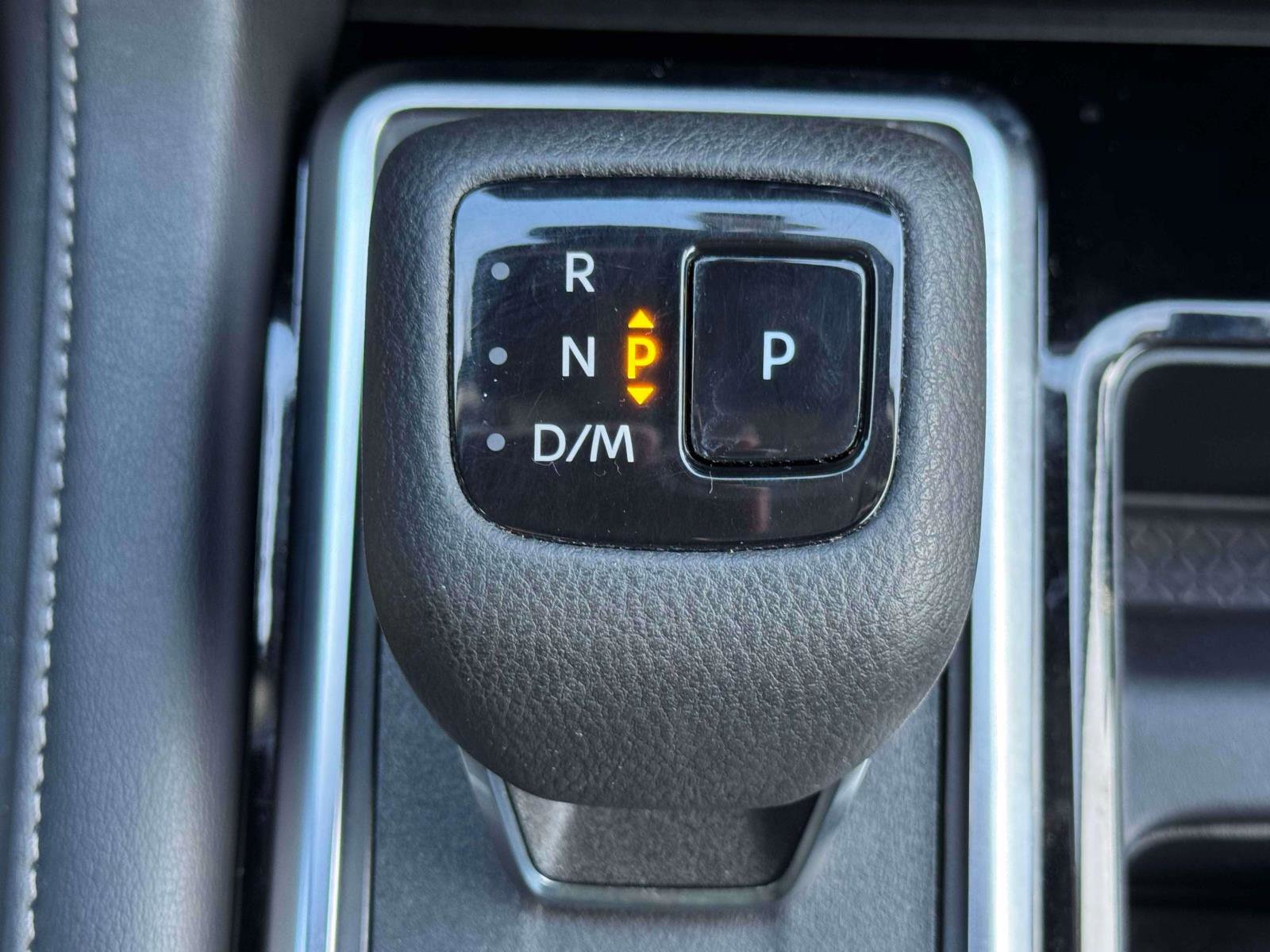 Used 2023 Nissan Pathfinder SL w/ Black Appearance Package AWD/4WD image 26