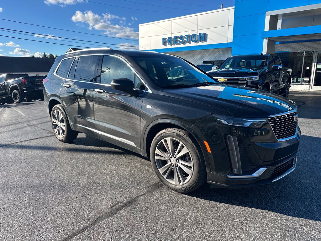 Used 2024 Cadillac XT6 Premium Luxury AWD/4WD image 2