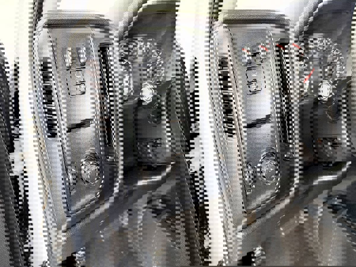 Used 2018 Chevrolet Silverado 1500 W/T AWD/4WD image 20