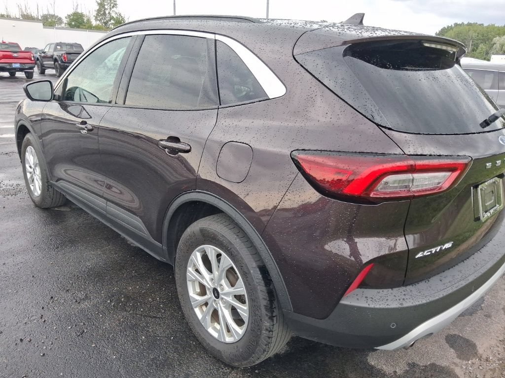 Used 2023 Ford Escape Active w/ Tech Pack #2 AWD/4WD image 3