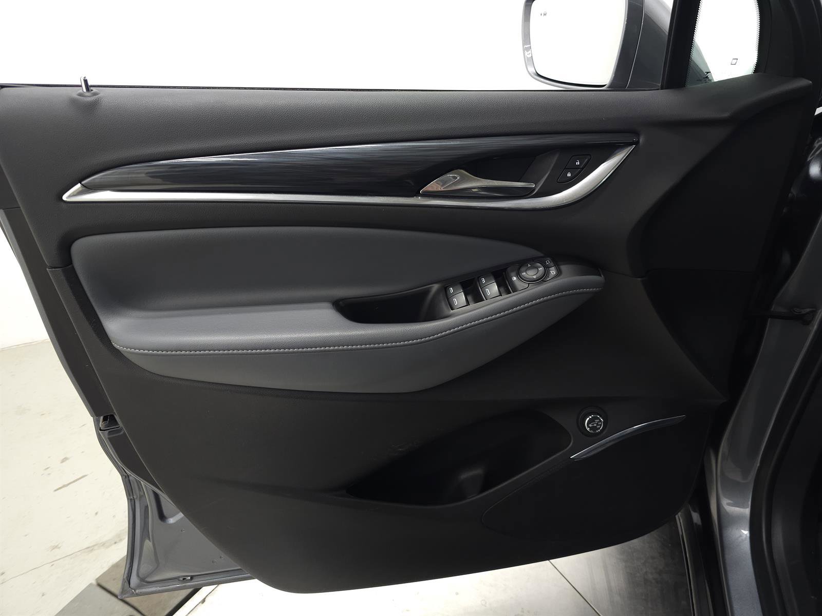 Used 2019 Buick Enclave Essence image 13