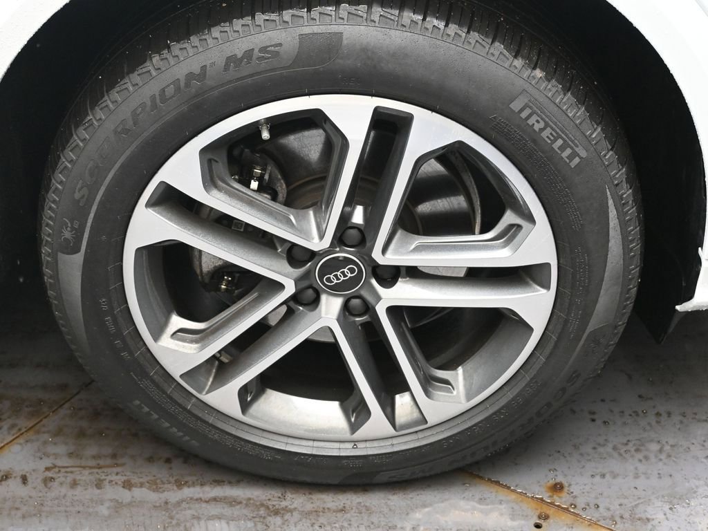 Certified 2025 Audi Q5 Premium w/ 19" Wheel Package image 10