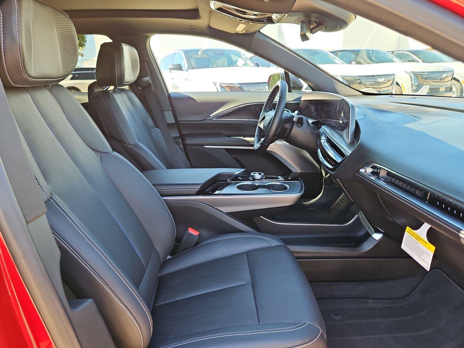 Certified 2024 Cadillac Lyriq Luxury AWD/4WD image 29