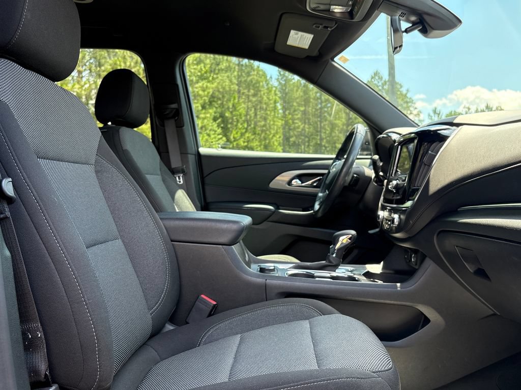 Used 2022 Chevrolet Traverse LT FWD image 34