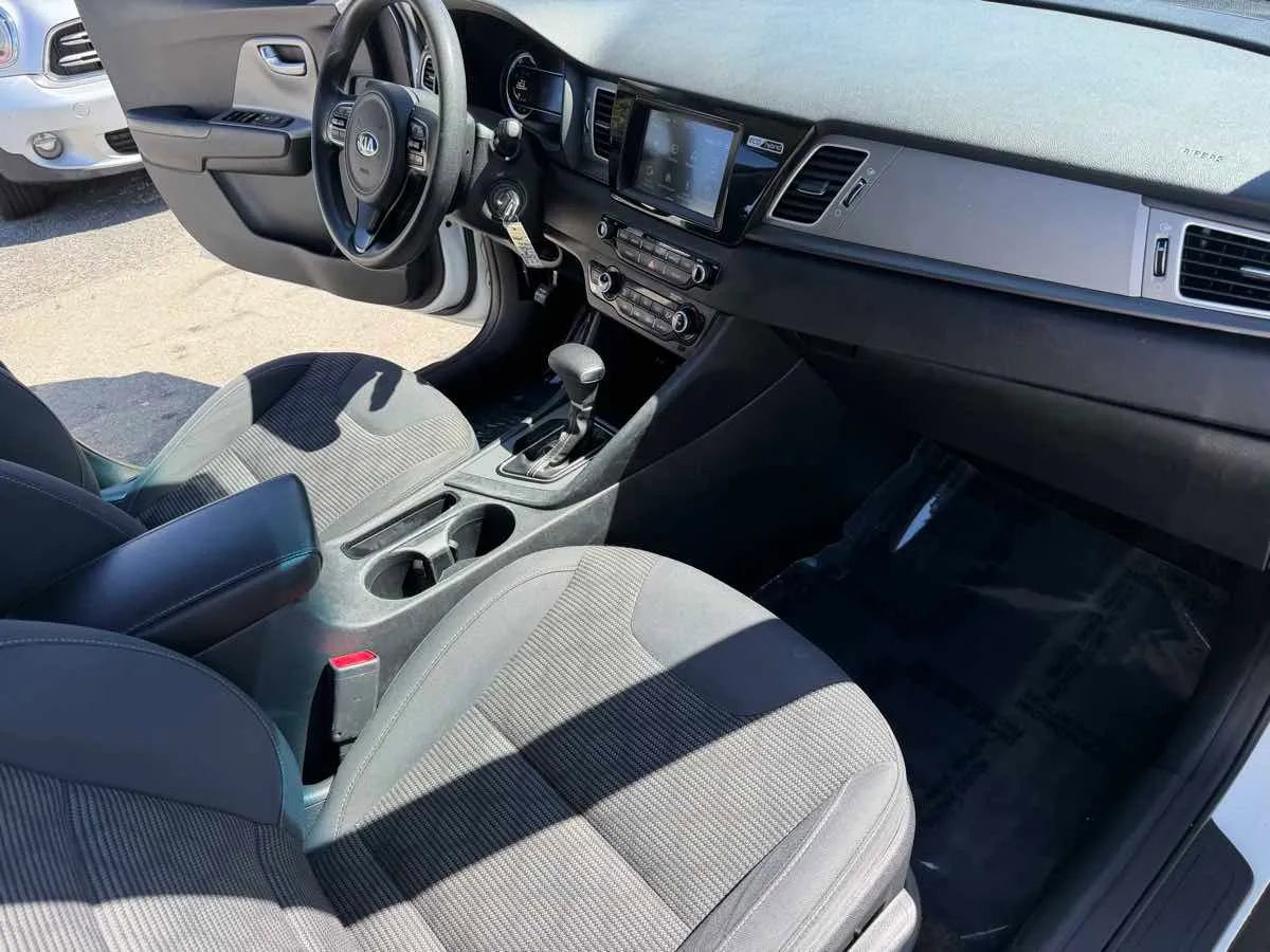 Used 2019 Kia Niro FE FWD image 15