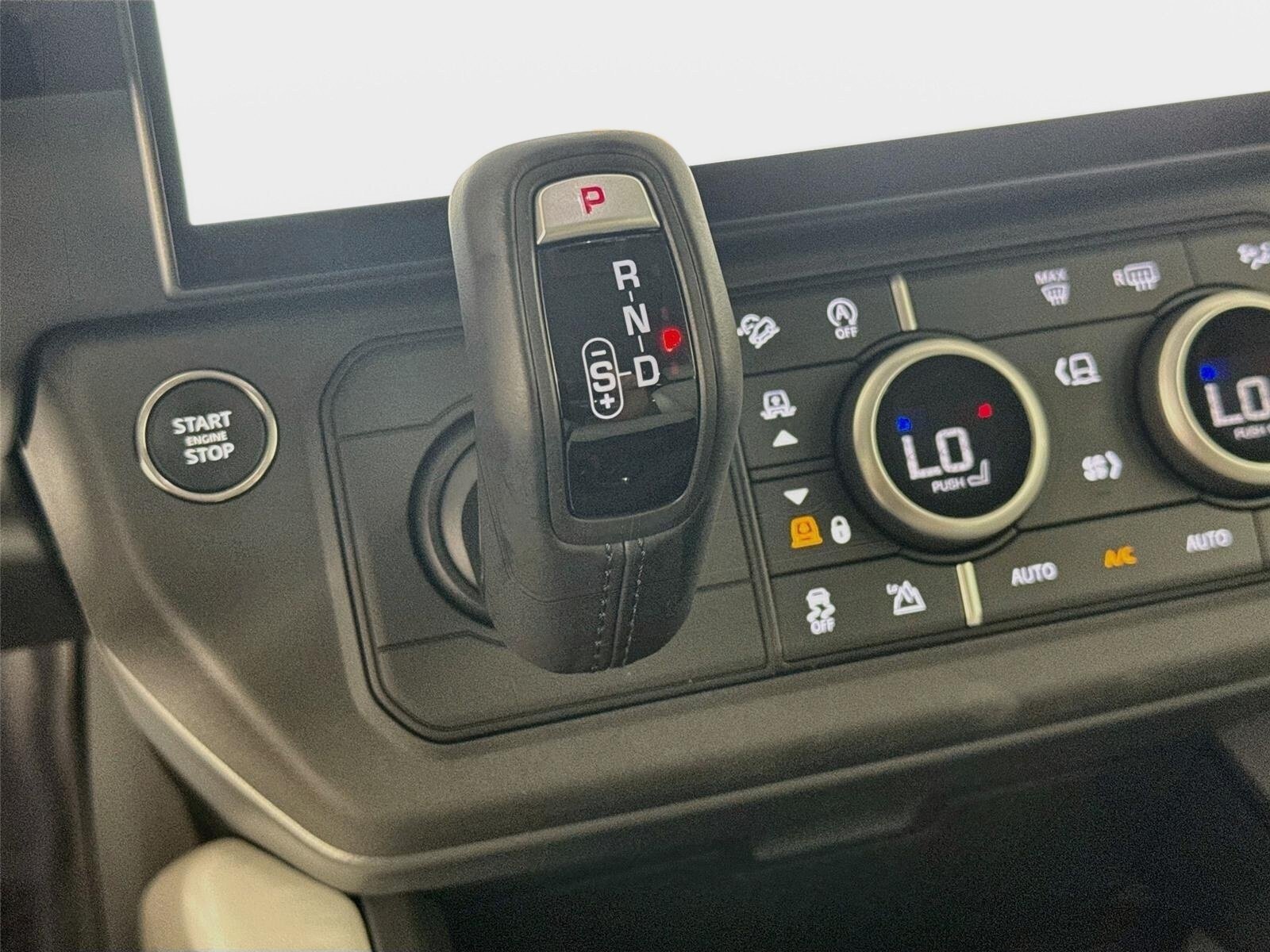 New 2026 Land Rover Defender 110 X-Dynamic SE AWD/4WD image 19