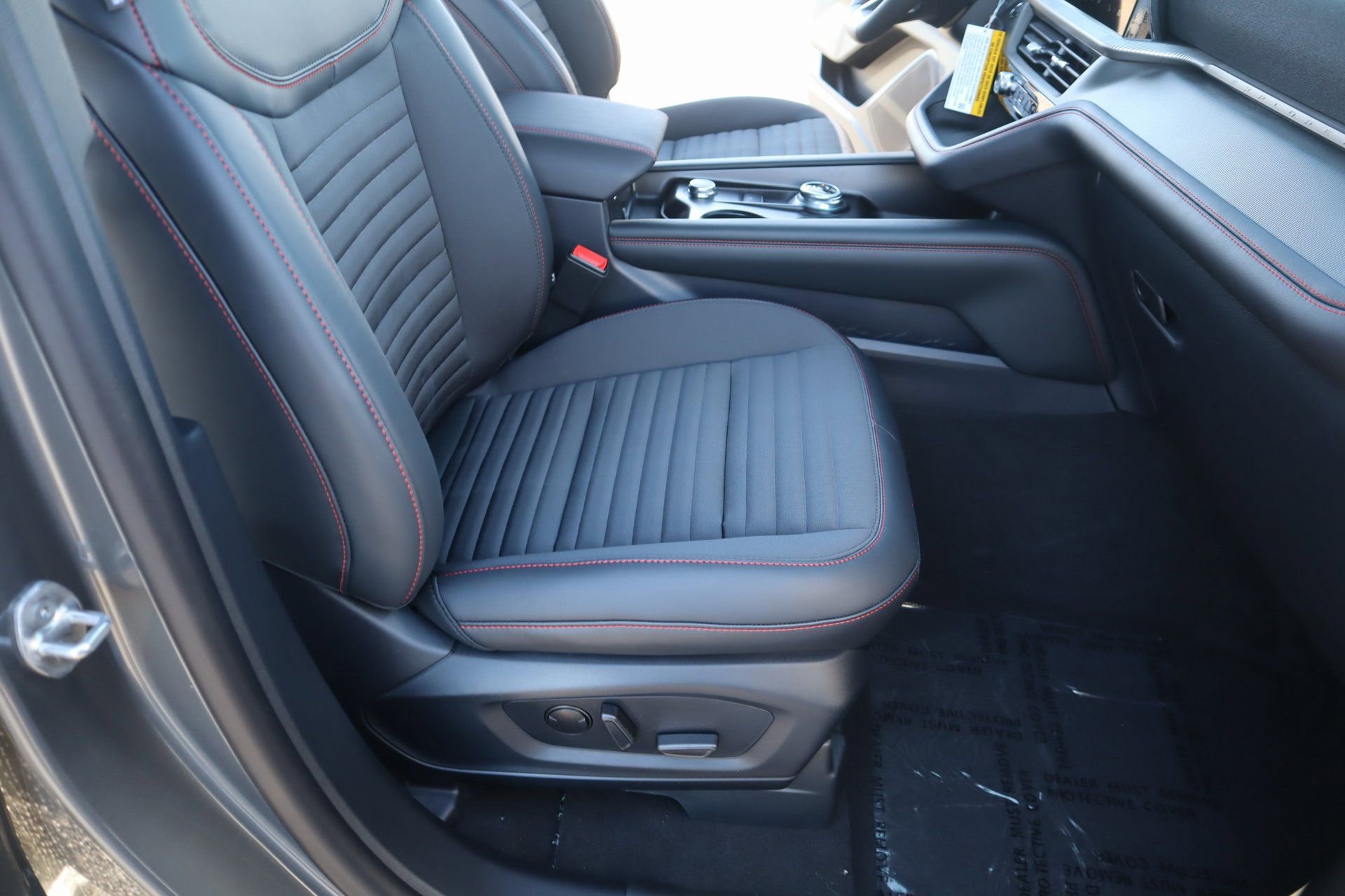 New 2026 Ford Explorer ST-Line w/ ST-Line Street Pack image 15