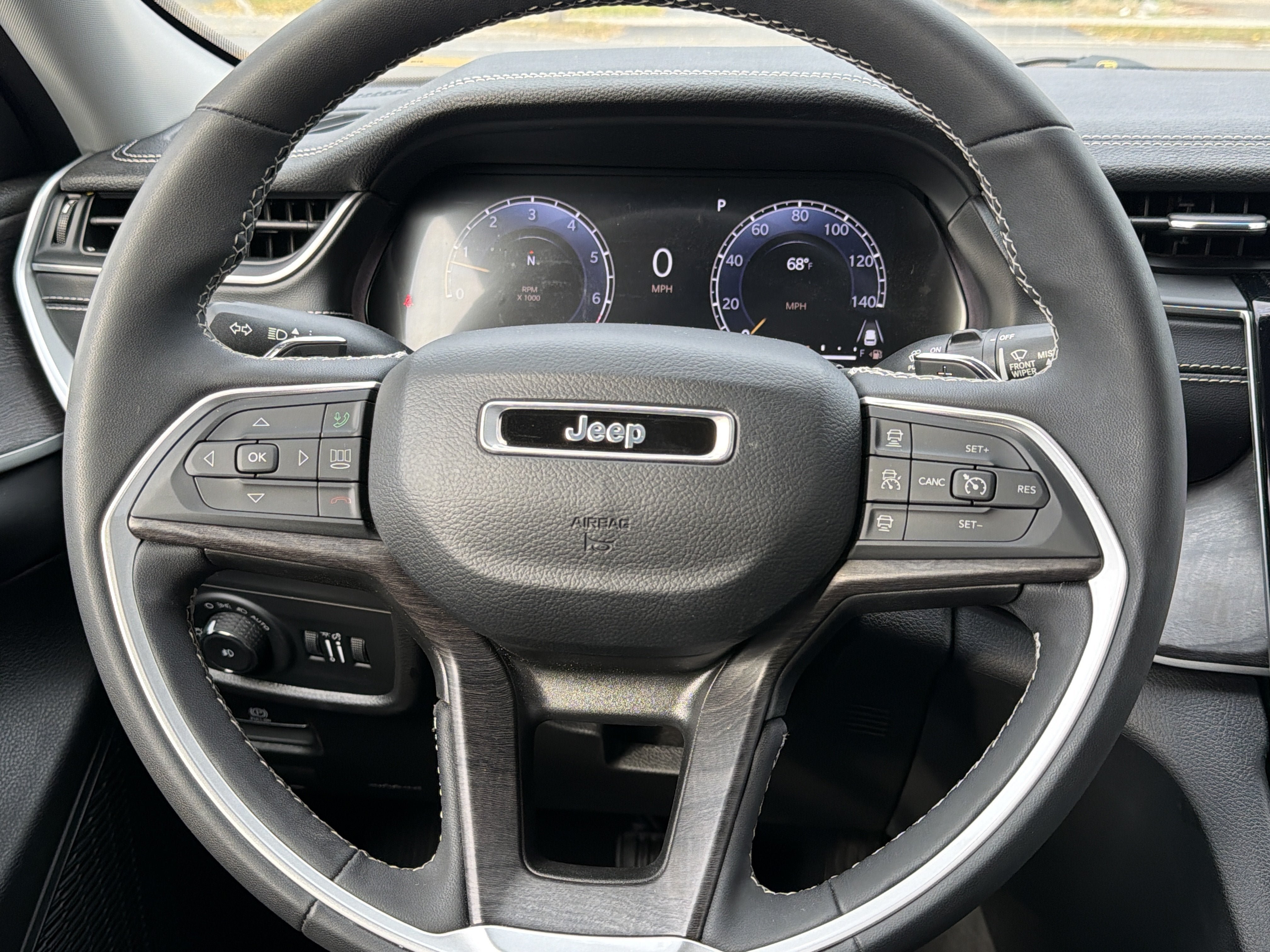 Used 2023 Jeep Grand Cherokee Limited AWD/4WD image 18