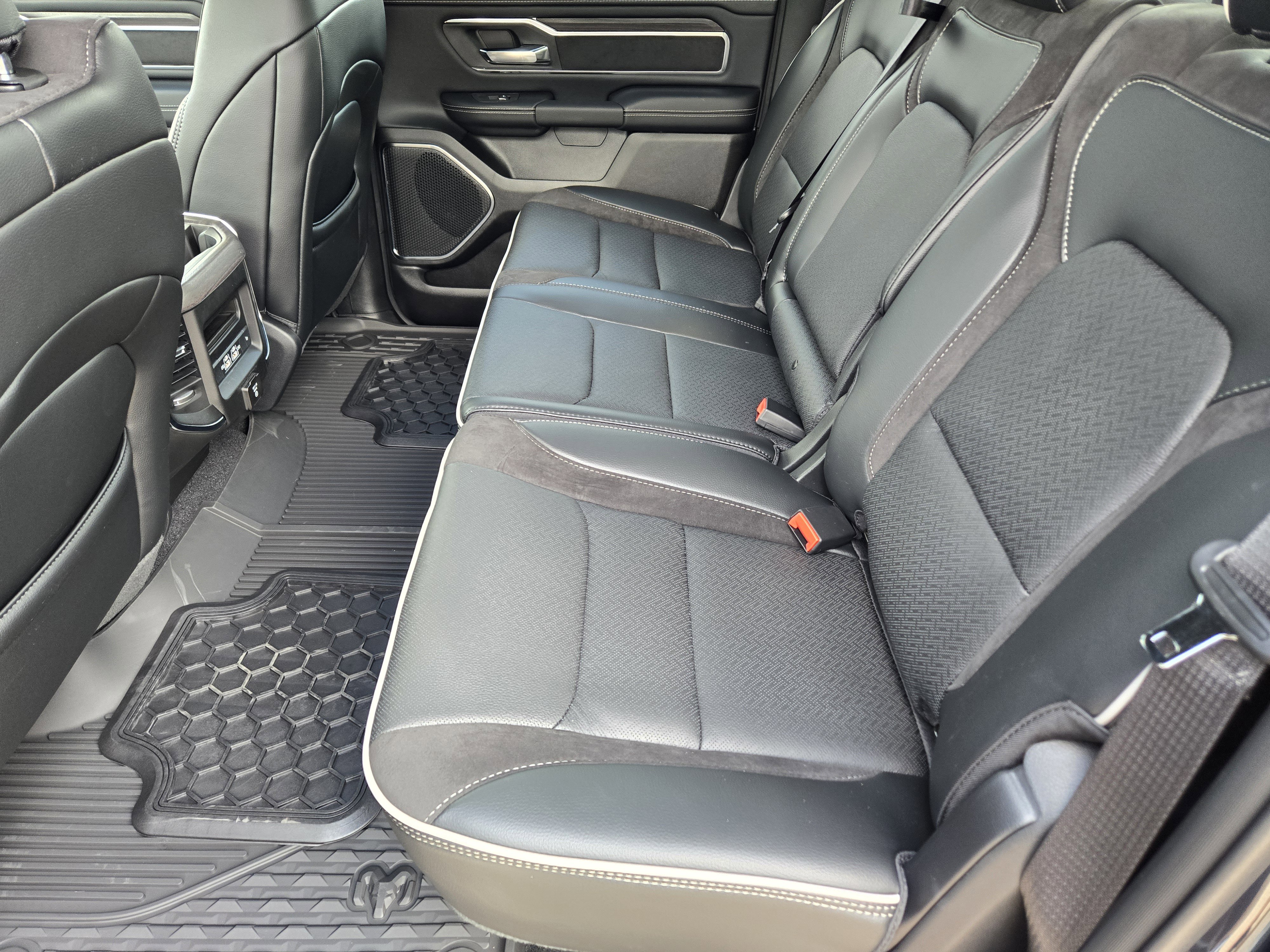 New 2026 RAM 1500 Laramie AWD/4WD image 21