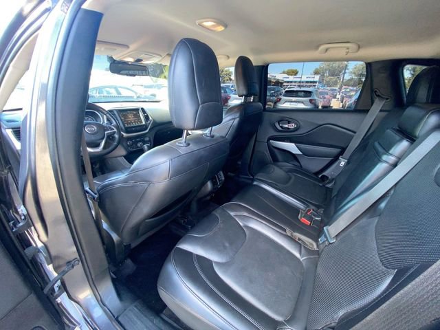 Used 2018 Jeep Cherokee Overland AWD/4WD image 21