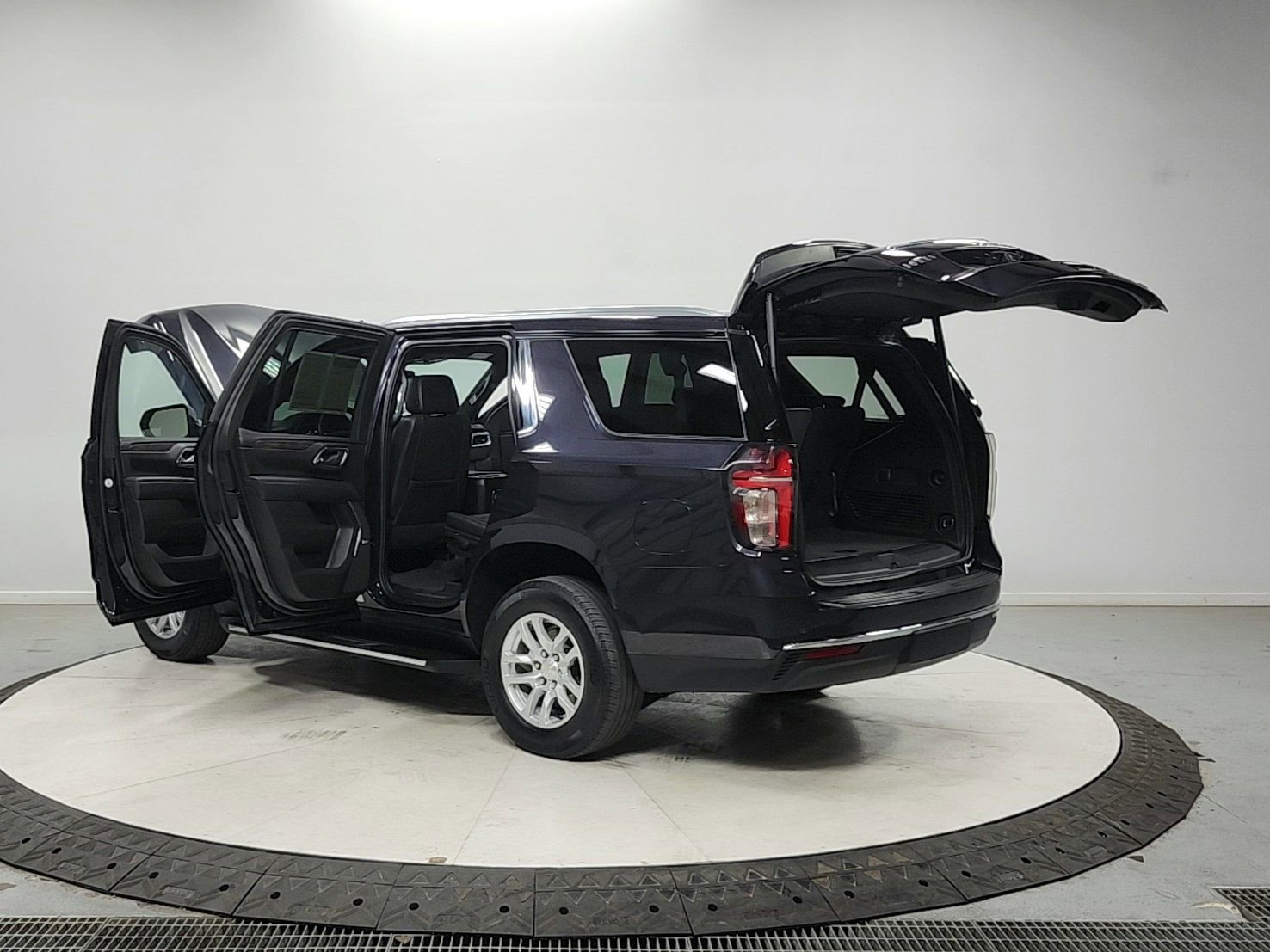 Used 2023 Chevrolet Tahoe LT RWD image 13