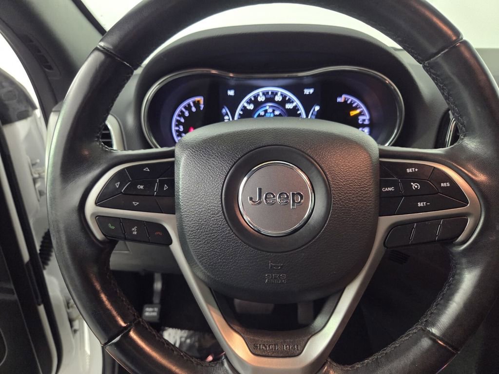 Certified 2022 Jeep Grand Cherokee Laredo E image 18