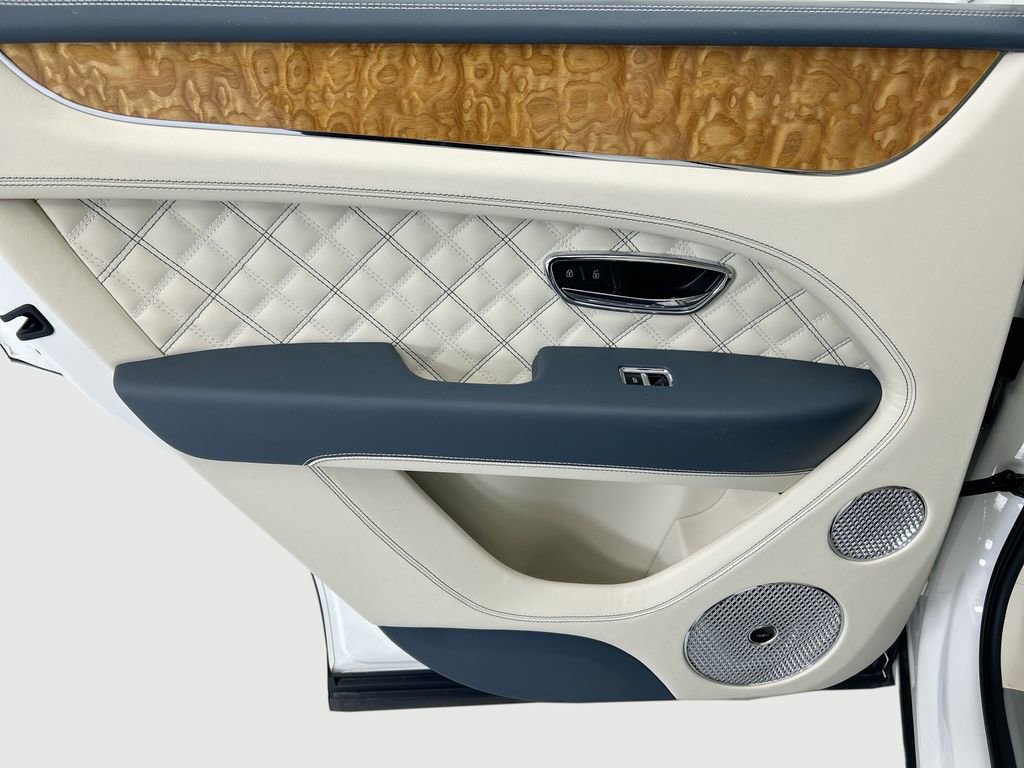 Used 2022 Bentley Bentayga image 25