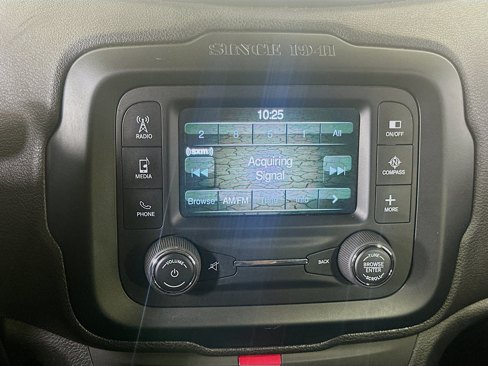 Used 2016 Jeep Renegade Latitude FWD image 19