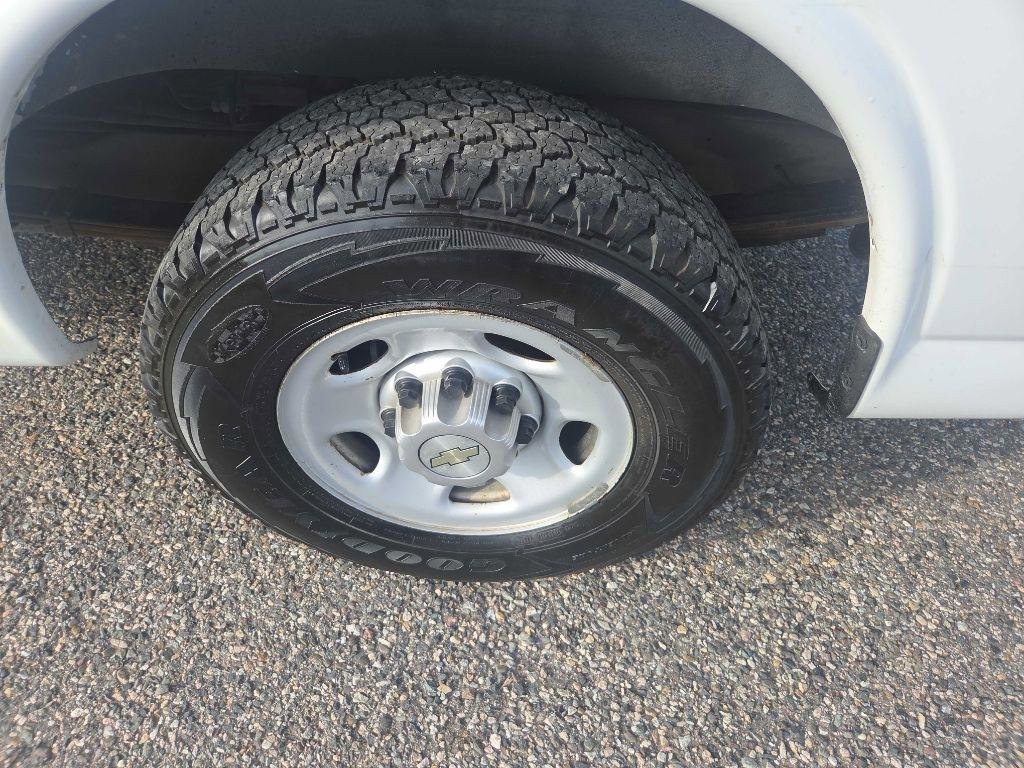 Used 2012 Chevrolet Express 2500 Extended image 24