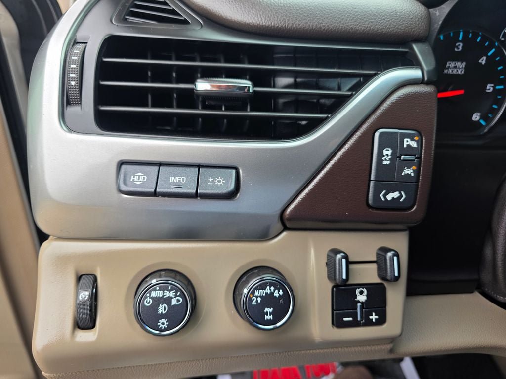 Used 2018 Chevrolet Tahoe Premier AWD/4WD image 32
