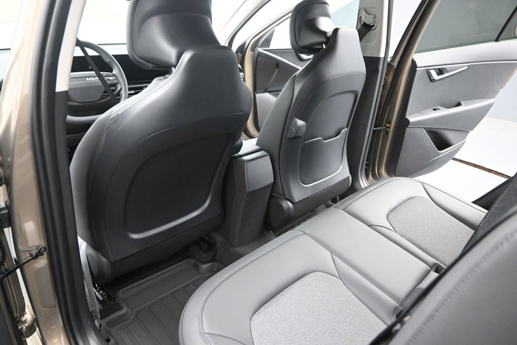 New 2027 Kia Niro LX FWD image 16