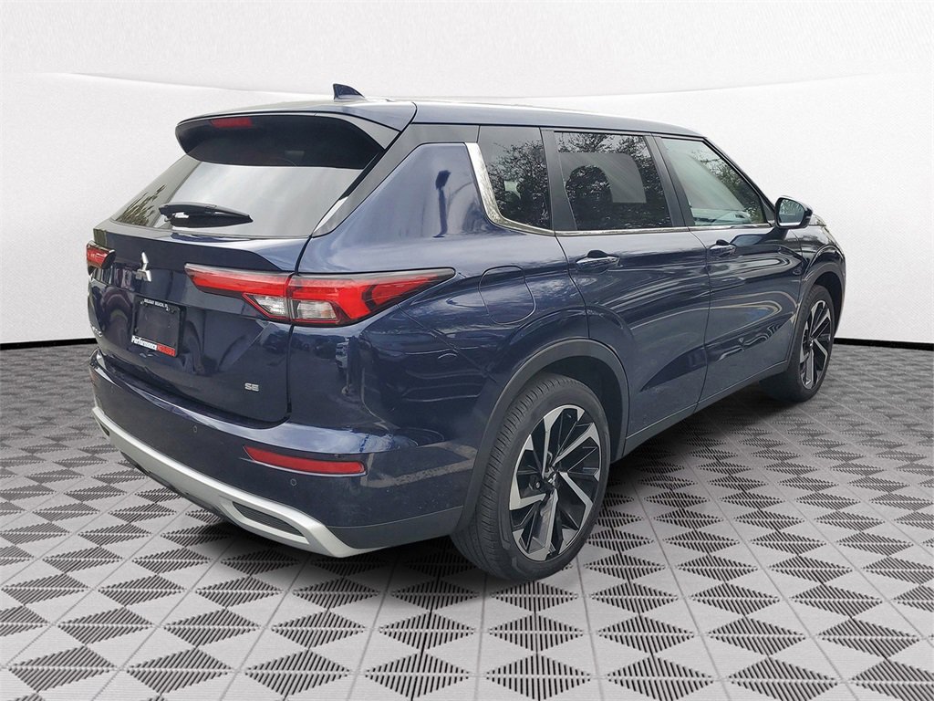 Used 2023 Mitsubishi Outlander SE image 5