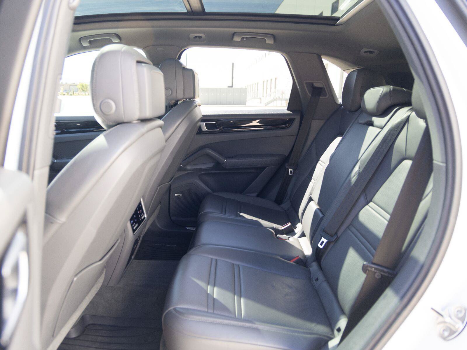 Used 2020 Porsche Cayenne AWD/4WD image 27