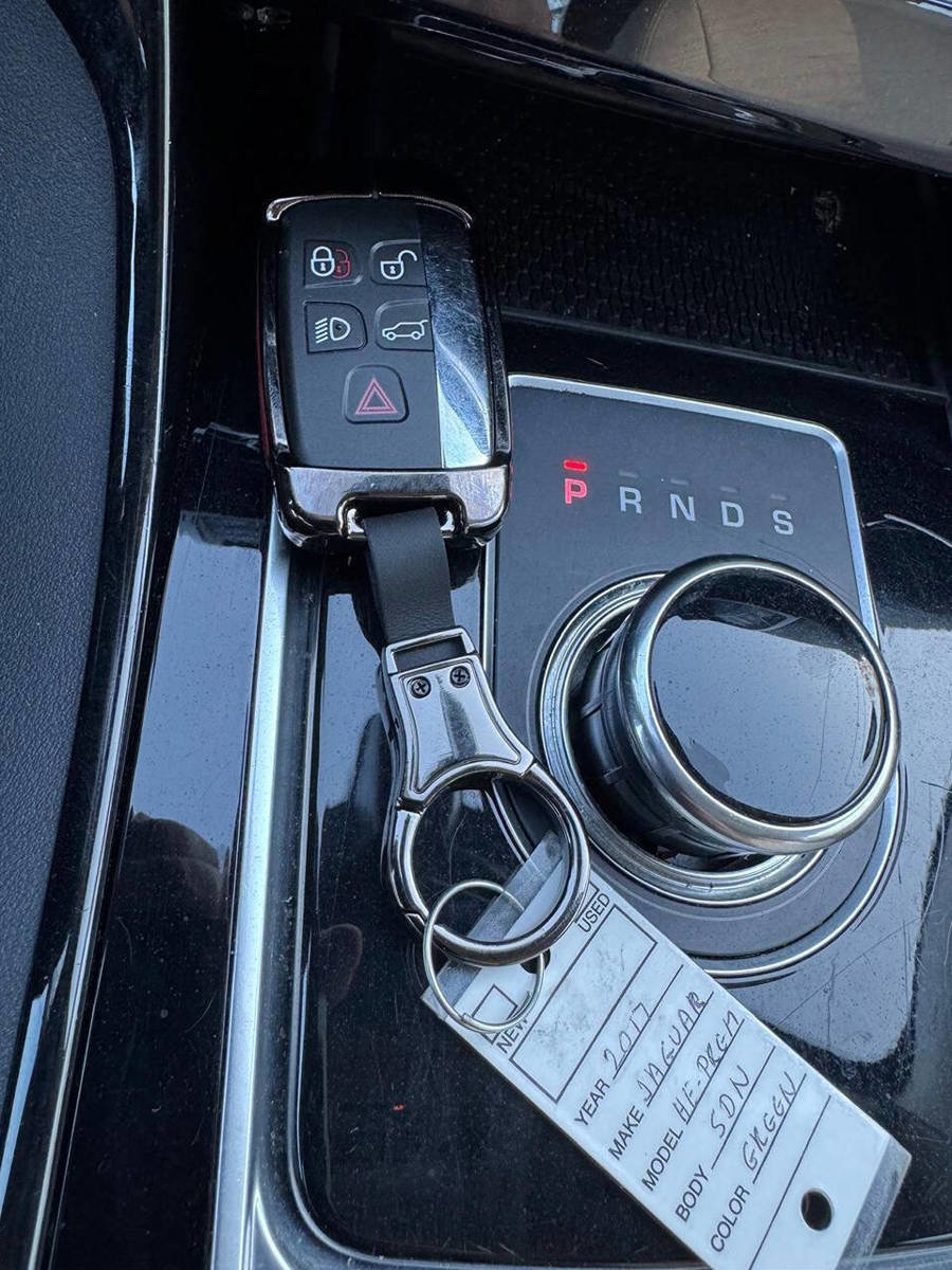 Used 2017 Jaguar XE Premium image 41