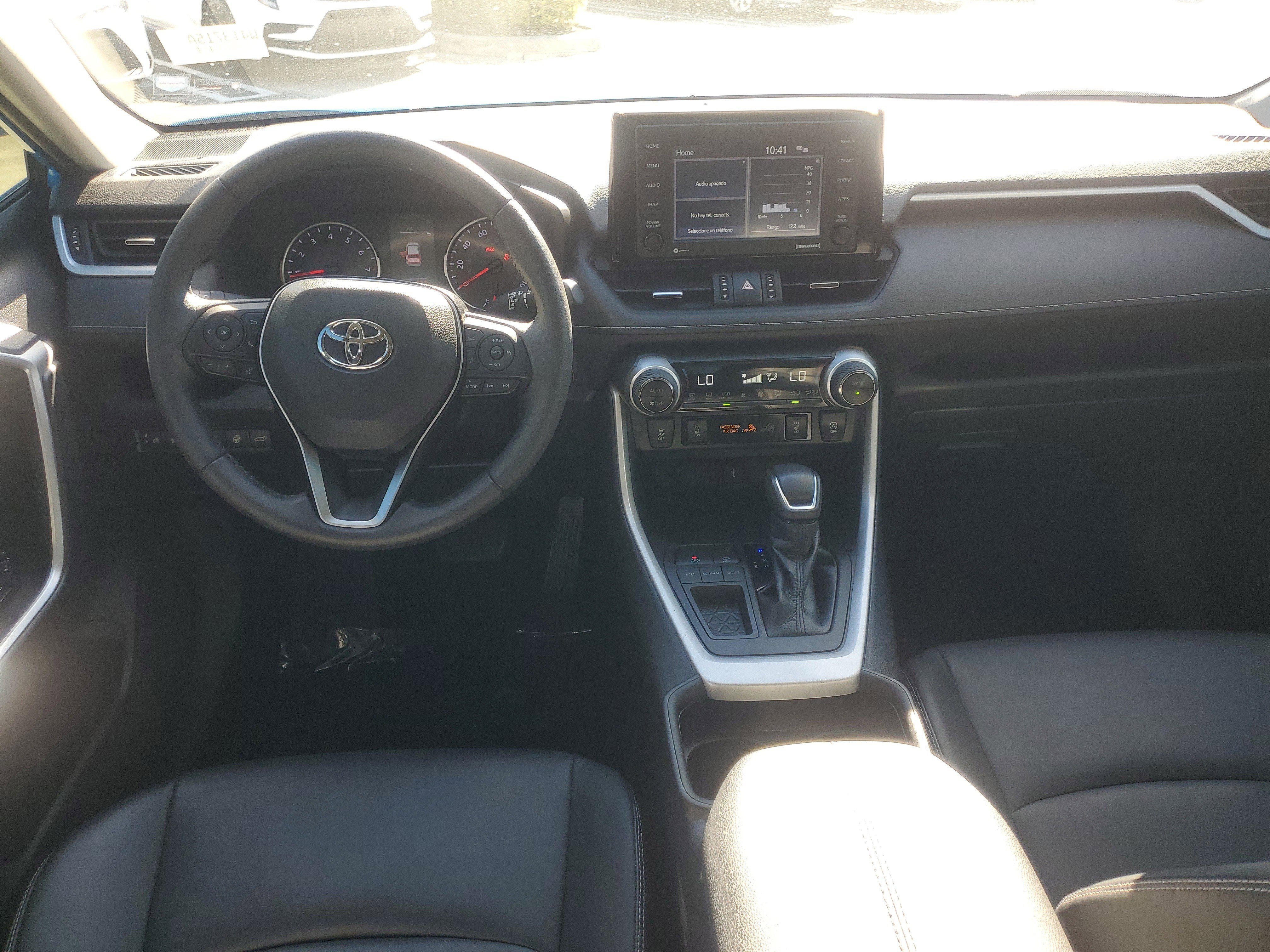 Used 2021 Toyota RAV4 XLE Premium image 11