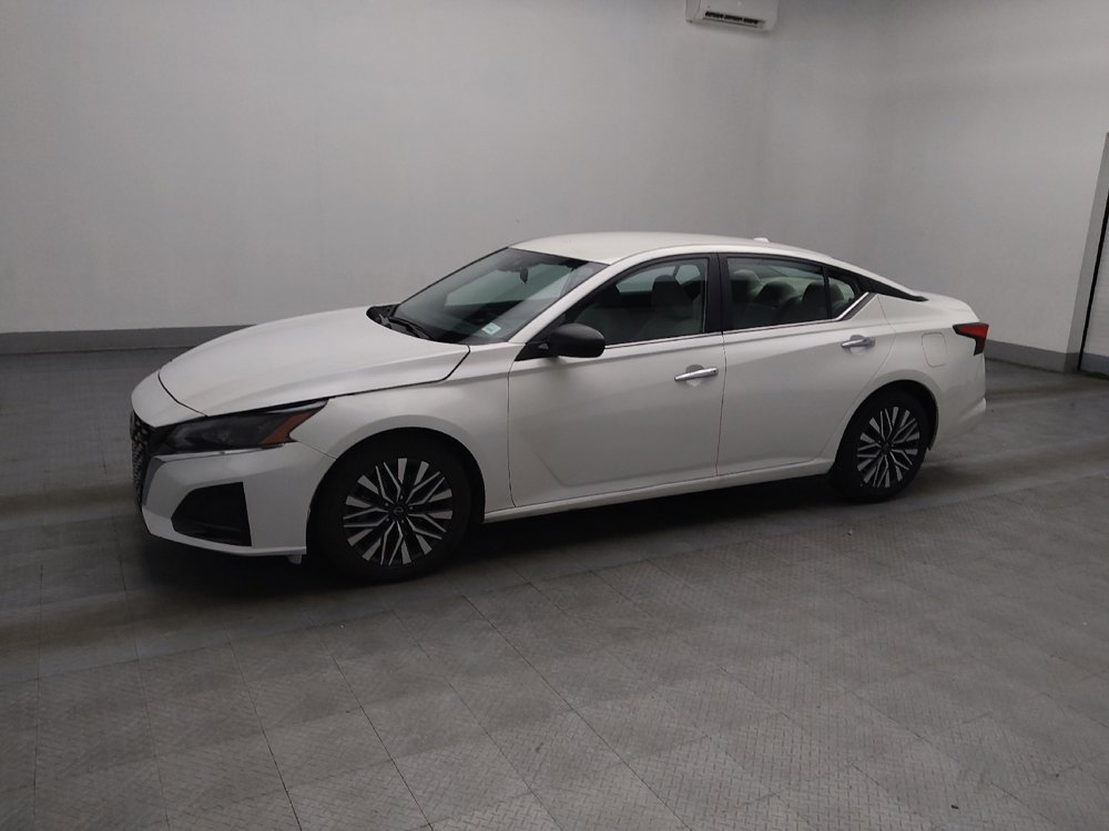 Used 2025 Nissan Altima 2.5 SV image 2