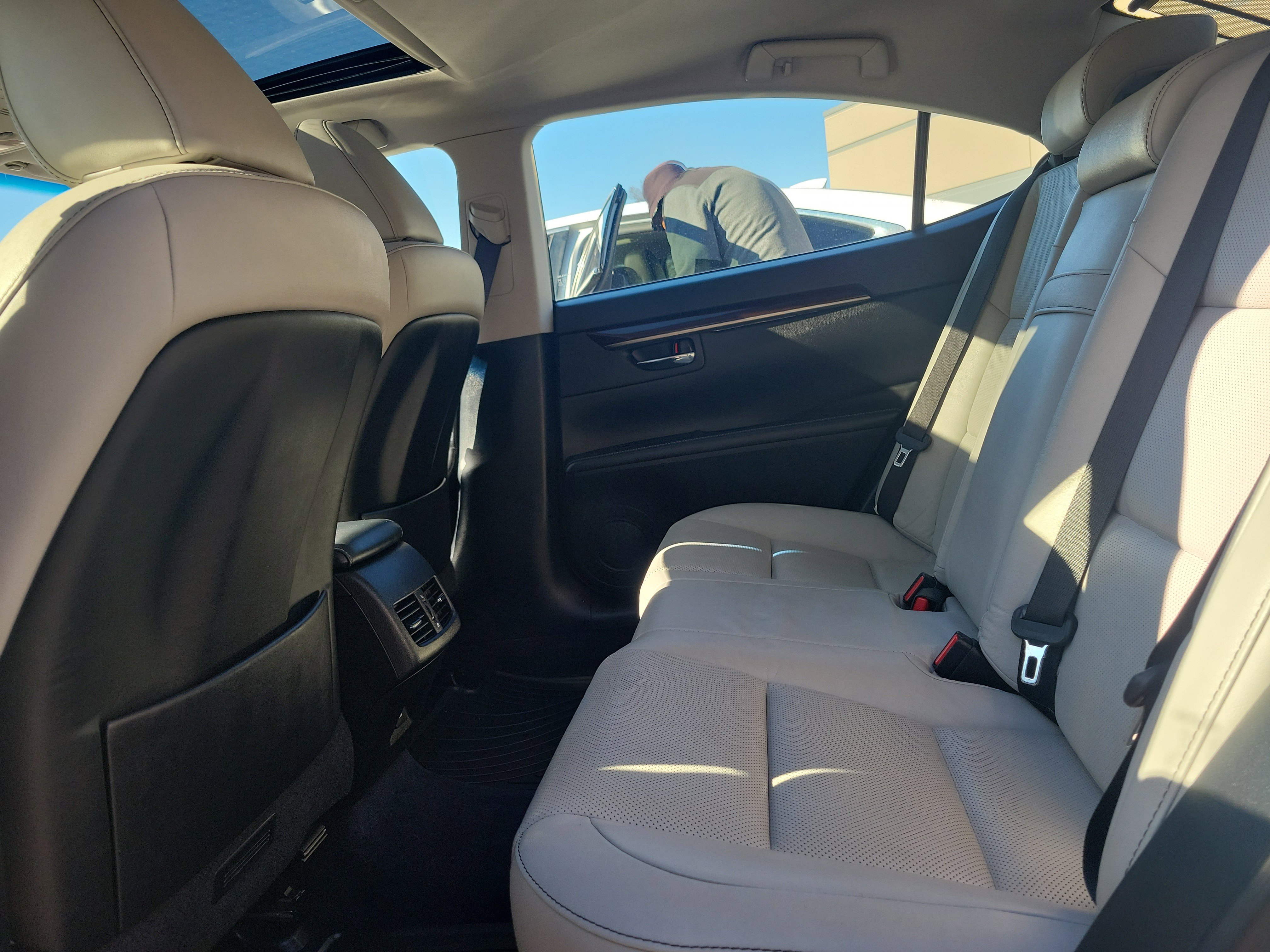 Used 2013 Lexus ES 350 w/ Luxury Pkg image 24