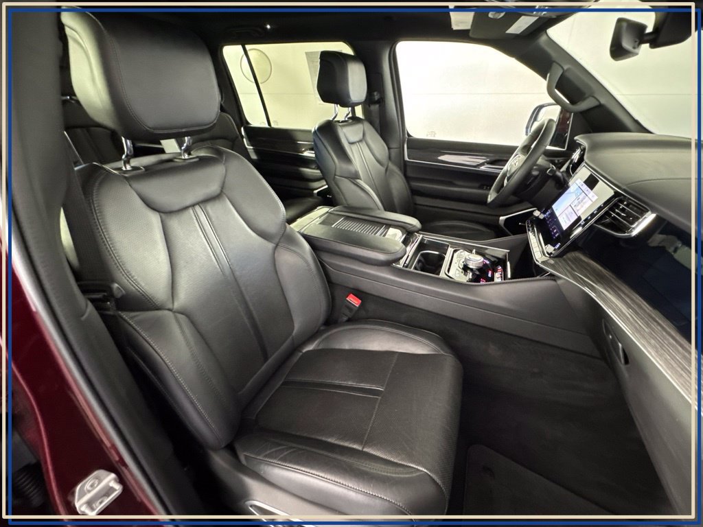 Used 2022 Jeep Wagoneer Series III w/ Premium Group I AWD/4WD image 43