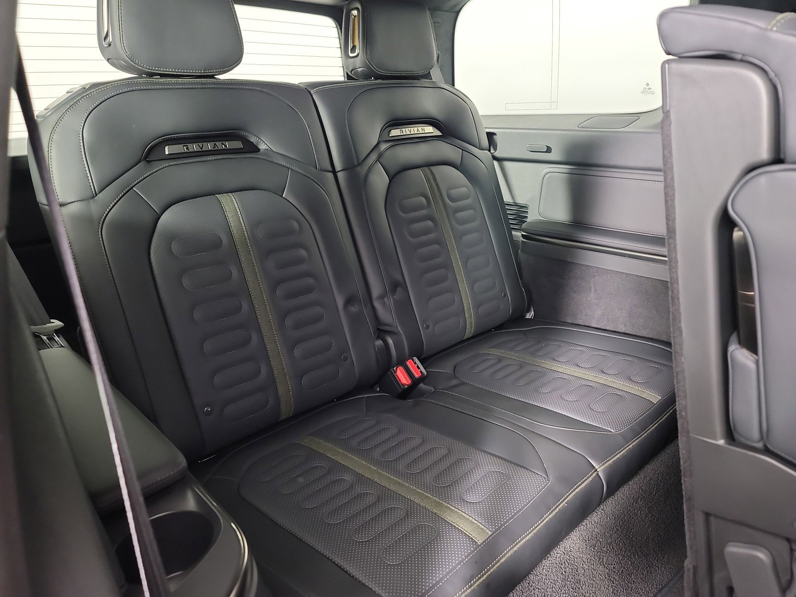 Used 2024 Rivian R1S Adventure image 25