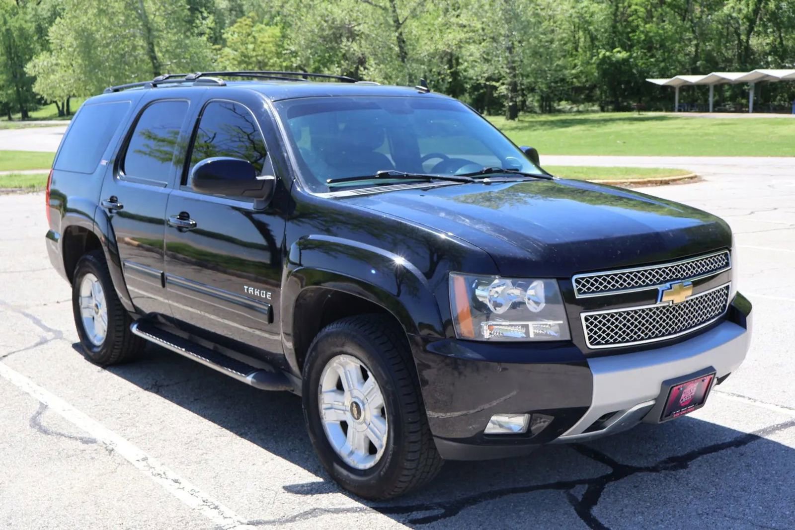 Used 2010 Chevrolet Tahoe LT w/ Luxury Package AWD/4WD image 3
