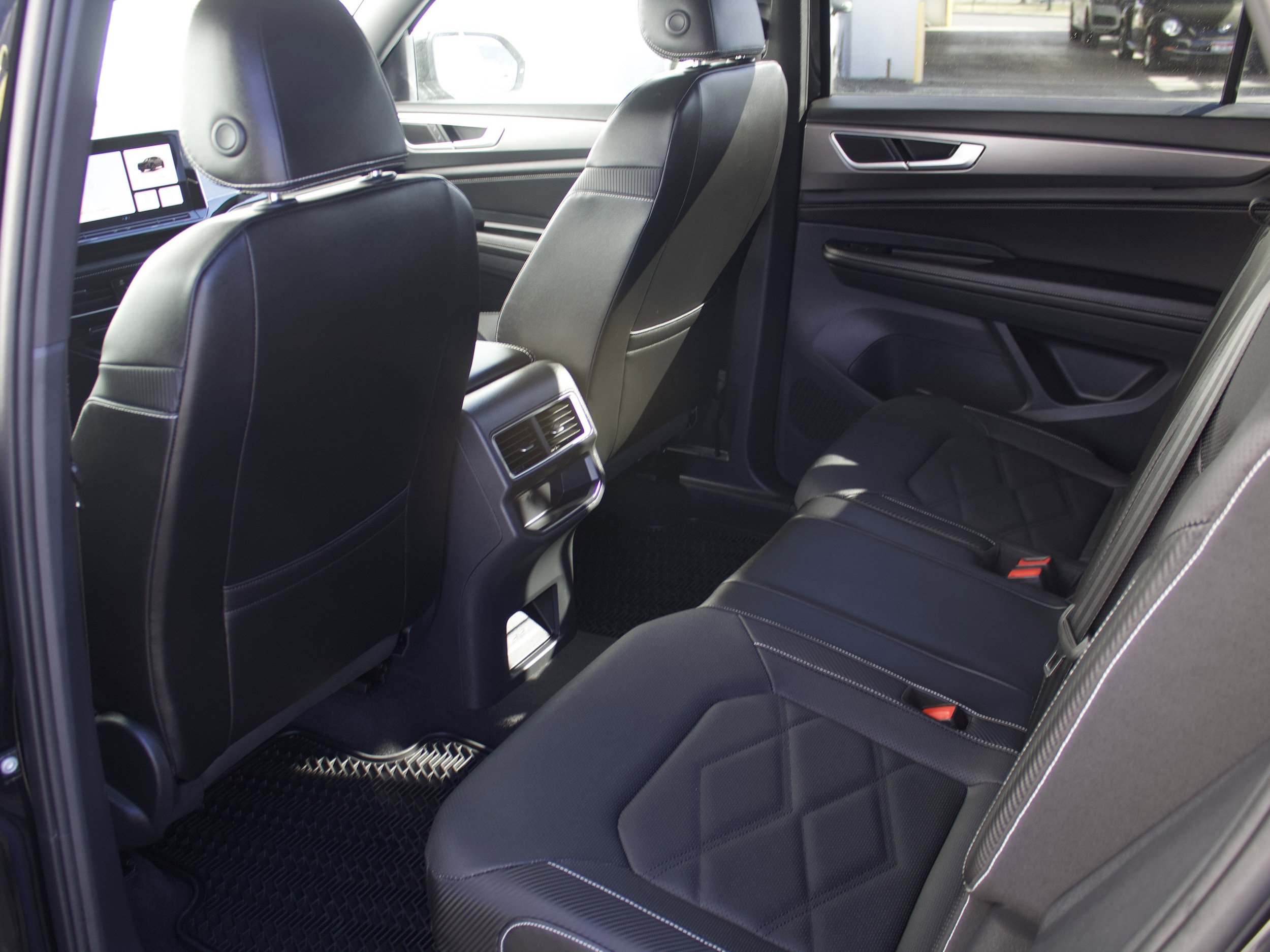 Used 2024 Volkswagen Atlas Cross Sport SE AWD/4WD image 25