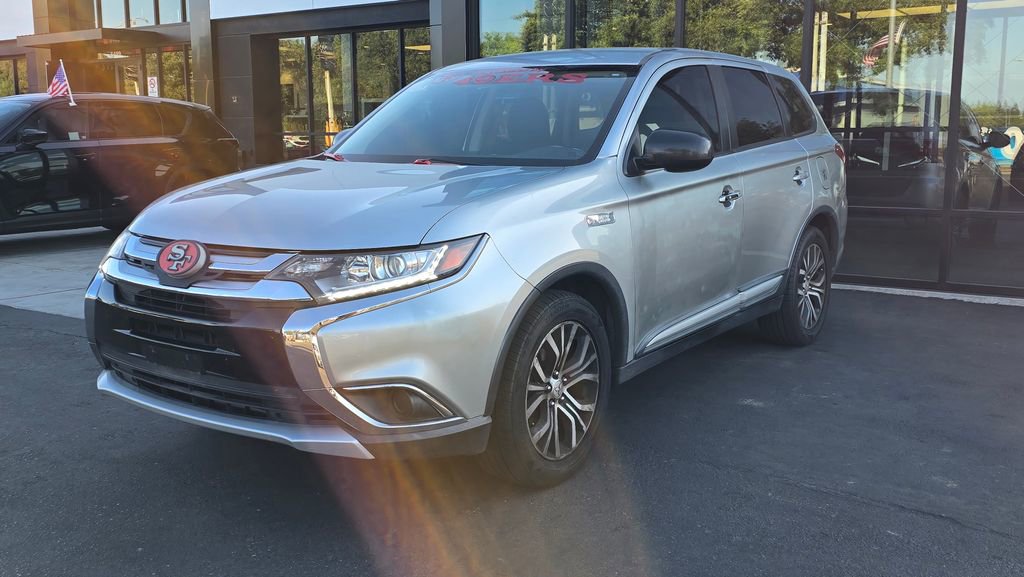 Used 2018 Mitsubishi Outlander ES FWD image 3