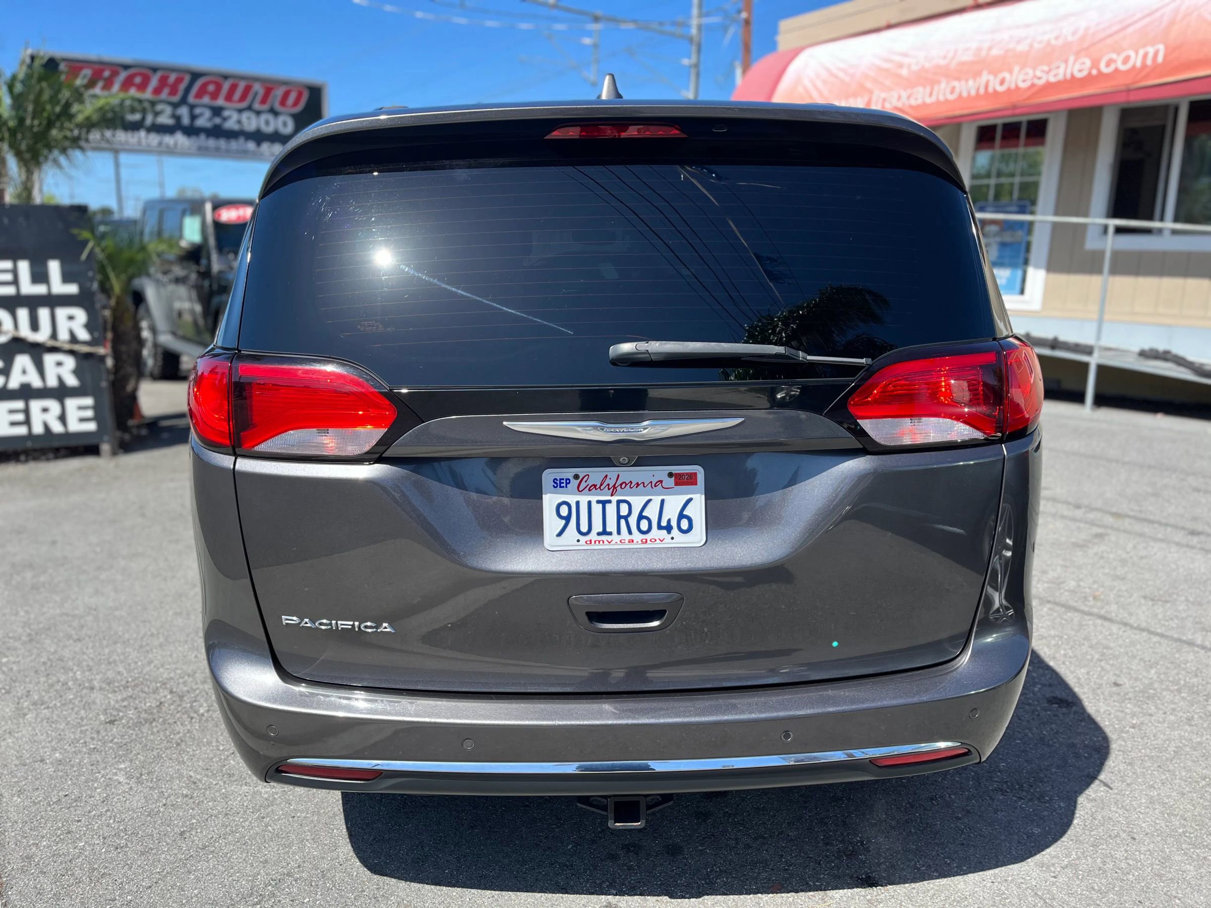 Used 2017 Chrysler Pacifica Touring-L FWD image 5