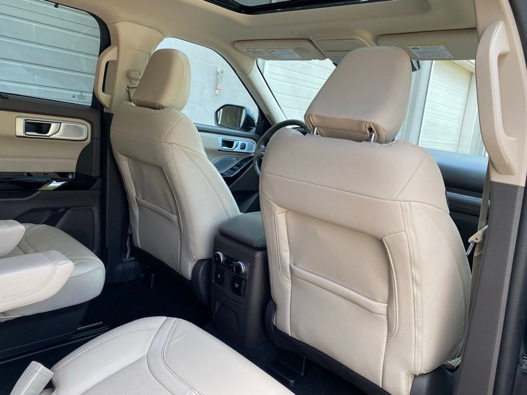 Used 2023 Ford Explorer Platinum w/ Technology Package AWD/4WD image 41