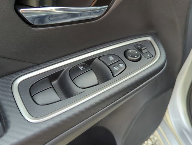 New 2025 Nissan Versa SR w/ Trunk Package image 21