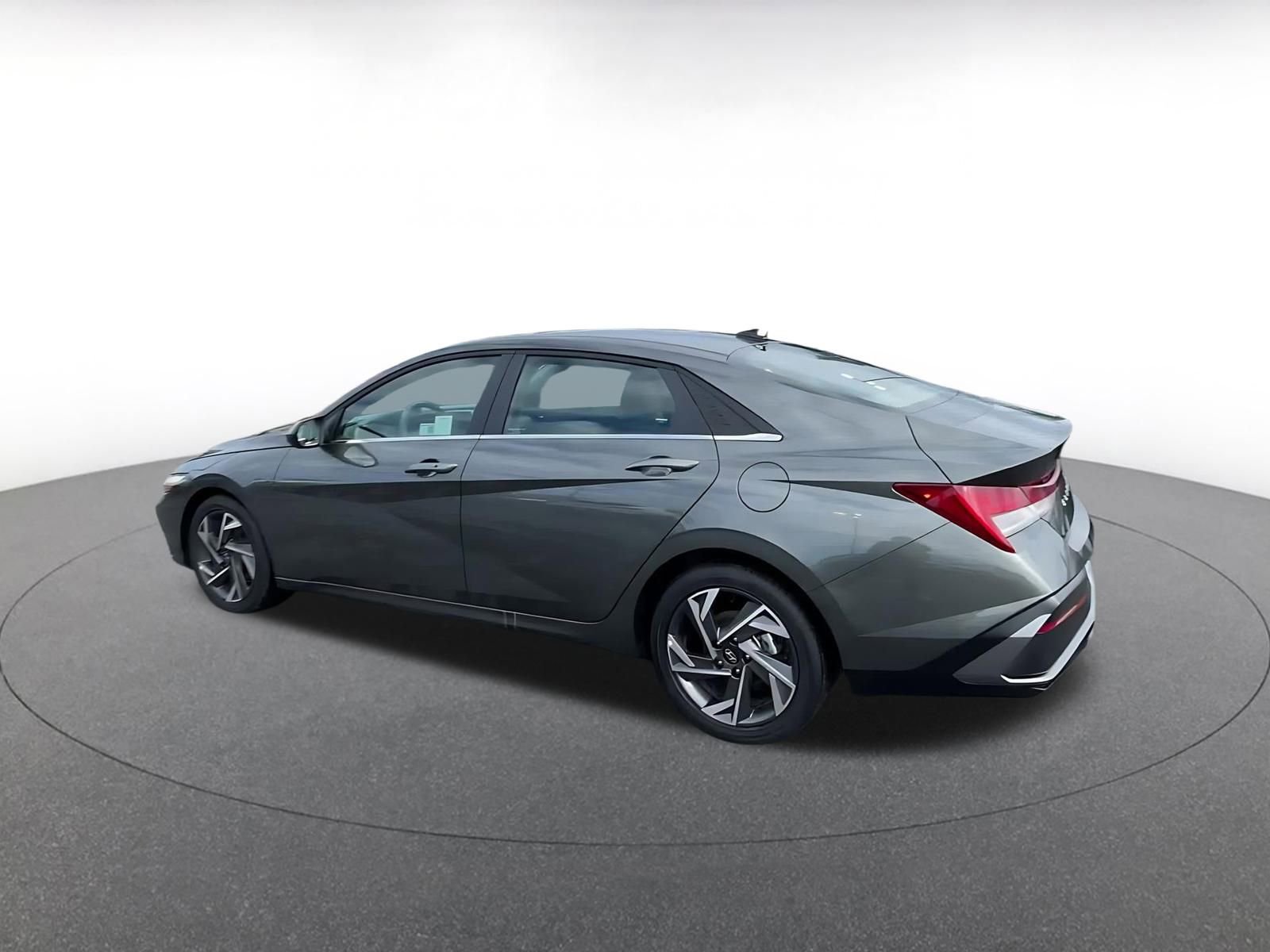 Used 2025 Hyundai Elantra SEL image 10