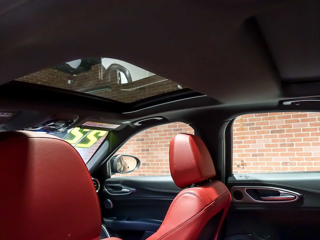 Used 2022 Alfa Romeo Giulia Veloce AWD/4WD image 15