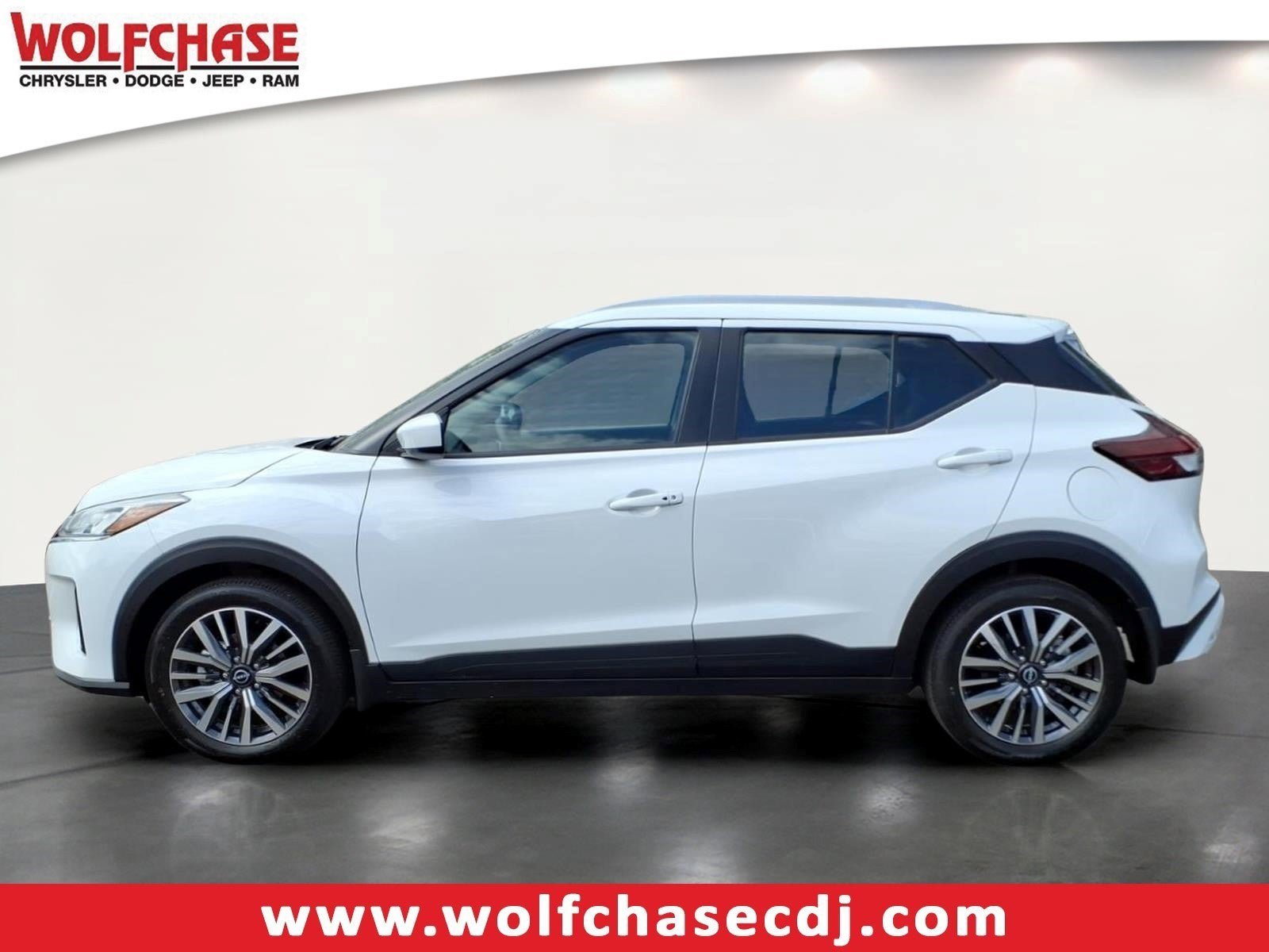 Used 2024 Nissan Kicks SV FWD image 2