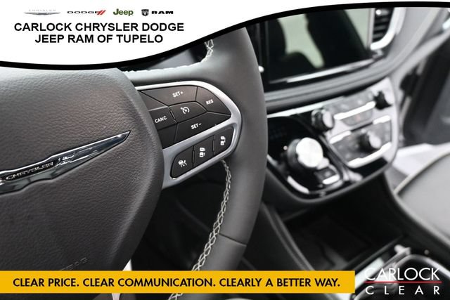 Used 2026 Chrysler Pacifica Limited FWD image 18