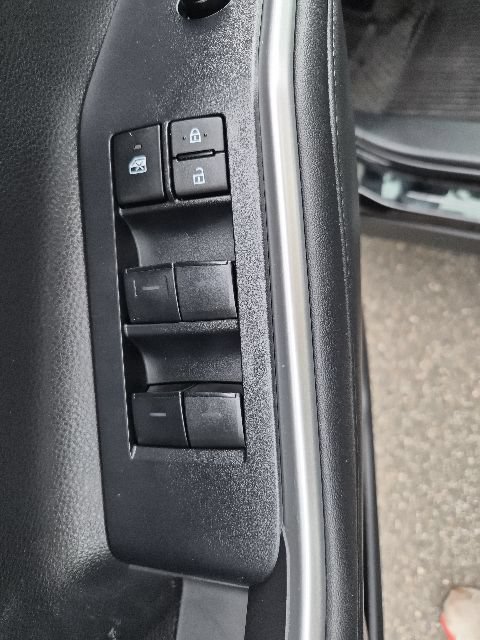 Used 2023 Toyota Highlander XLE AWD/4WD image 25